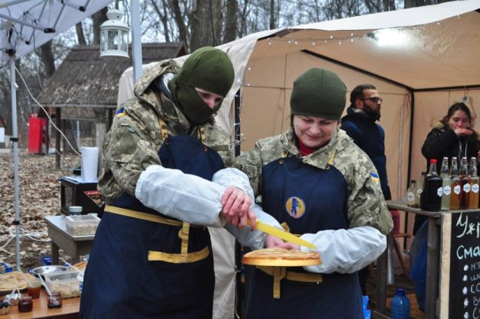 На «Ужгородській палачінті» урочисто розрізали перший млинець – 09