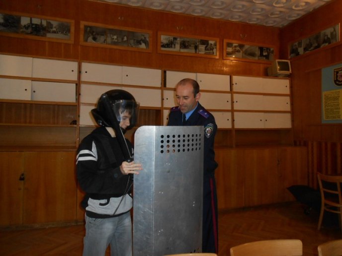 Мукачівські школярі відвідали міськвідділ міліції (ФОТО) – 03