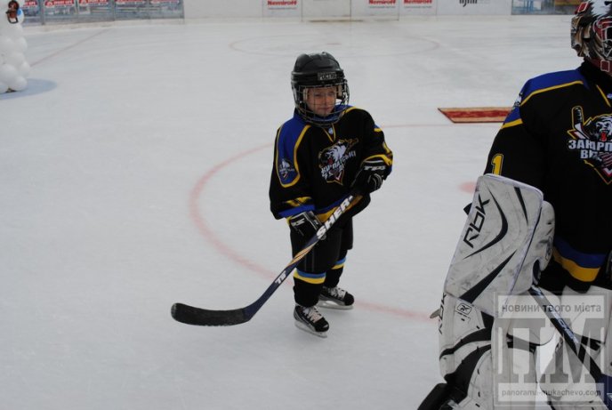 У Мукачеві урочисто відкрили льодову ковзанку (ФОТОРЕПОРТАЖ) – 14