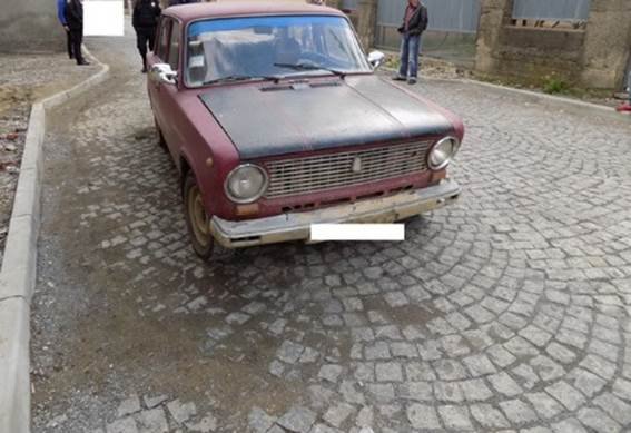 У Хустському районі двоє підлітків намагались викрасти автомобіль – 02