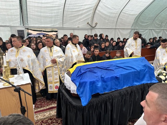 Спершу був похований як невідомий солдат: одна із громад Закарпаття прощалася з Героєм – 03