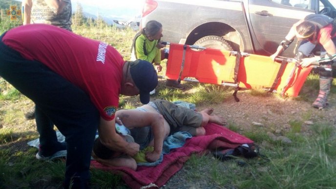 На Драгобраті під час катання джип зірвався зі схилу – 03