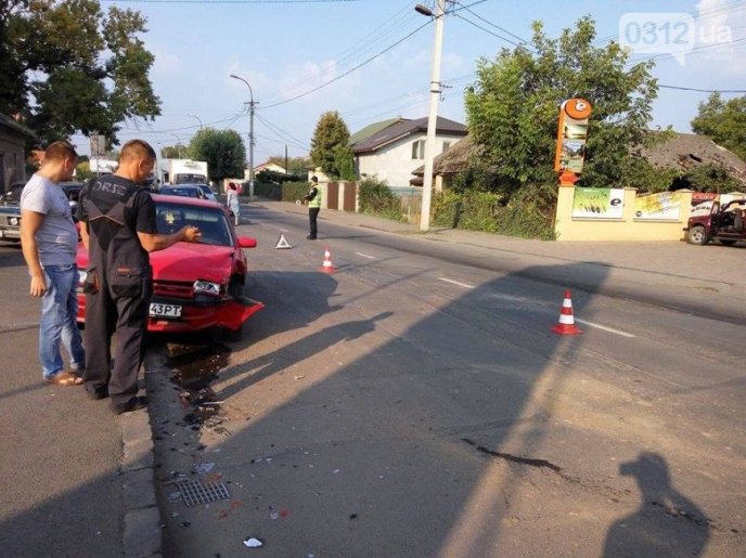 У потрійній ДТП в Ужгороді постраждала літня жінка – 03
