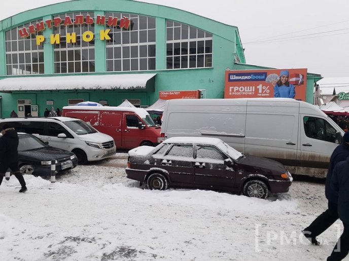 Центр Мукачева потопає у снігу. Дороги і тротуари не розчищені – 09