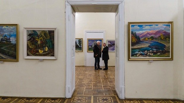 В Ужгороді відкрилась виставка народного художника України Василя Свалявчика "Рідний край" – 12