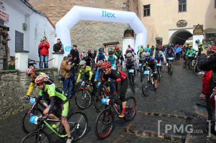 У Мукачівському замку стартував МТБ-марафон "Три замки Закарпаття" – 20