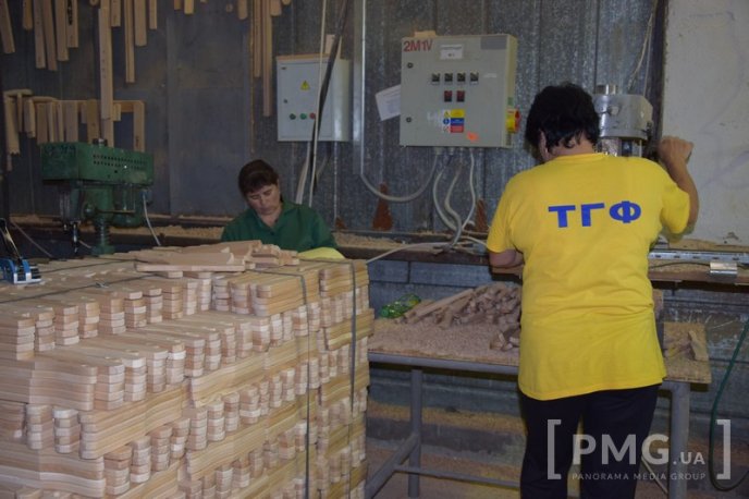 Закарпатці у маленькому селі виготовляють продукцію, яку купують у найрозвиненіших європейських країнах – 13