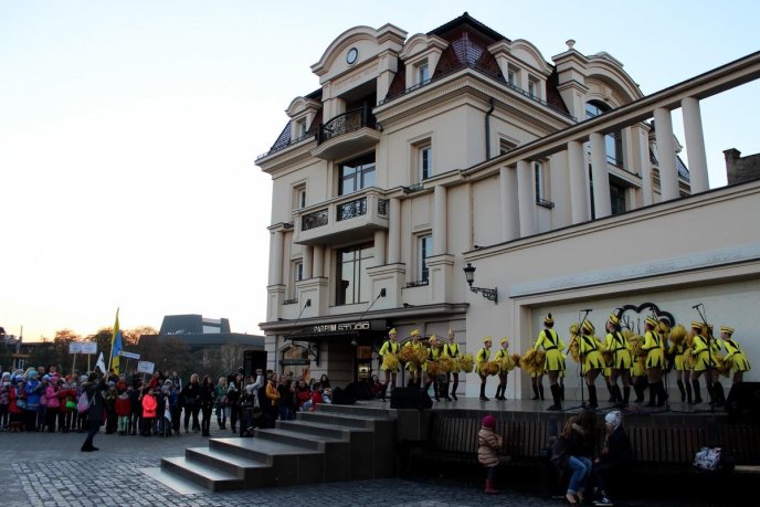 В Ужгороді стартували масштабні творчі змагання "Яскрава країна", в яких задіяно понад 1200 учасників – 03