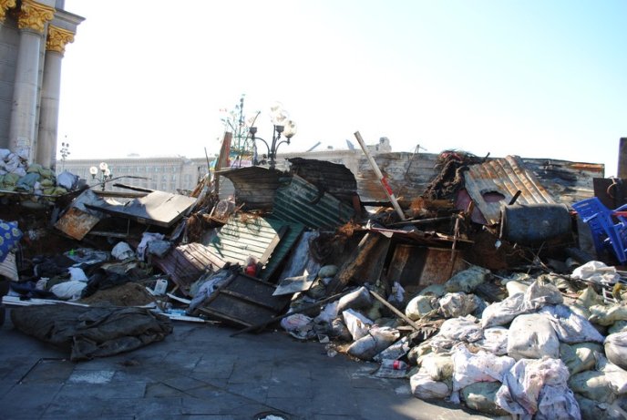 Один день з життя Майдану: на що перетворилась центральна площа України за місяць після революції (ФОТОРЕПОРТАЖ) – 27