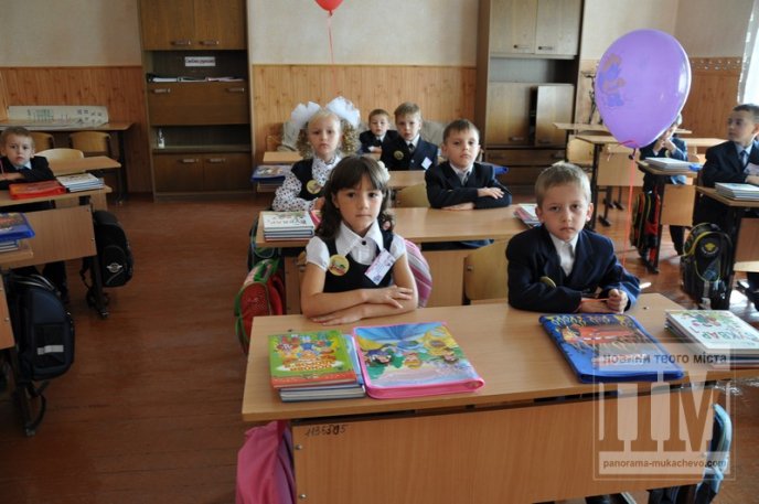 У Мукачівській ЗОШ №7 відбулось урочисте свято Першого дзвоника (ФОТОРЕПОРТАЖ) – 42