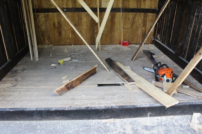 Збудовані до фестивалю "Червене вино" будиночки у парку "Перемога" руйнуються на очах – 11