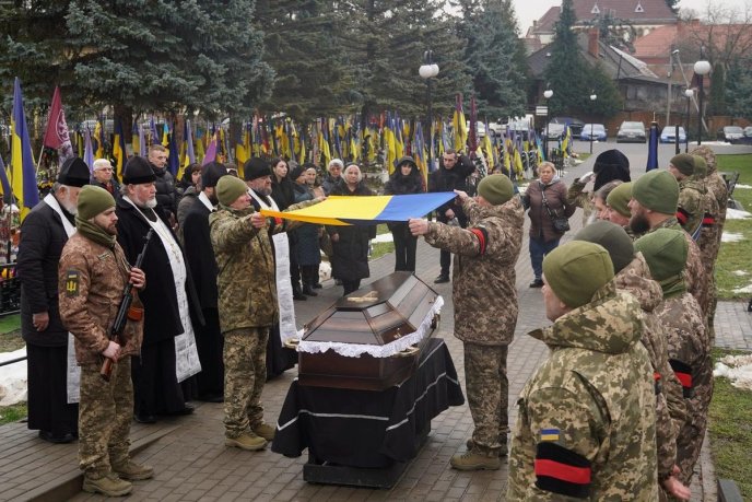 В Ужгород на щиті повернувся ще один Герой – 06