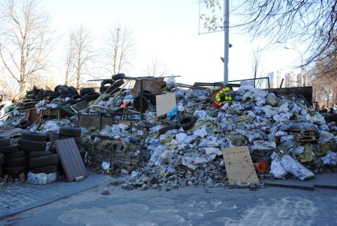 Один день з життя Майдану: на що перетворилась центральна площа України за місяць після революції (ФОТОРЕПОРТАЖ) – 49