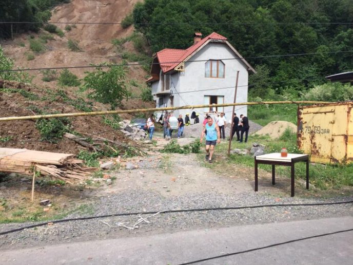 "Відключені газ та світло. Є загроза повторного зсуву": очільник Мукачівщини про ситуацію у Кольчині – 05