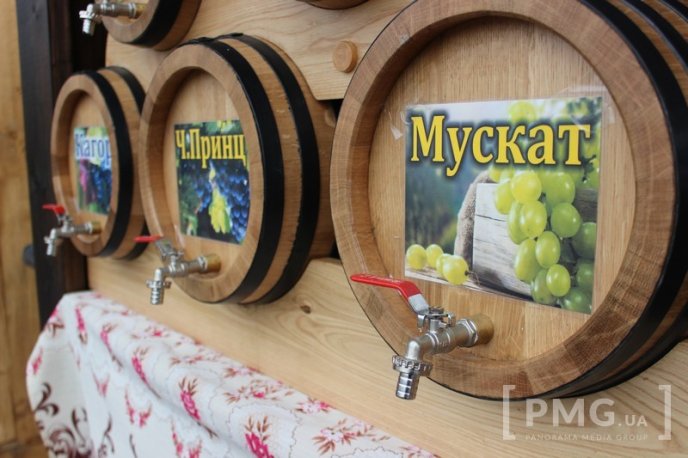 У Мукачеві стартував перший день фестивалю "Червене вино – 2016" – 35 У Мукачеві стартував перший день фестивалю "Червене вино – 2016" – 35