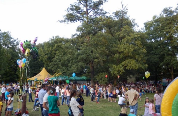 Розваги у басейні, концерт та вечірня дискотека: в центральному парку Іршави влаштували гуляння – 04 Розваги у басейні, концерт та вечірня дискотека: в центральному парку Іршави влаштували гуляння – 04