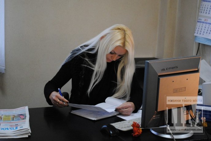 Пікет під Мукачівським міським управлінням Державного казначейства: закриті двері та зниклий керівник (ФОТО,ВІДЕО) – 19 Пікет під Мукачівським міським управлінням Державного казначейства: закриті двері та зниклий керівник (ФОТО,ВІДЕО) – 19