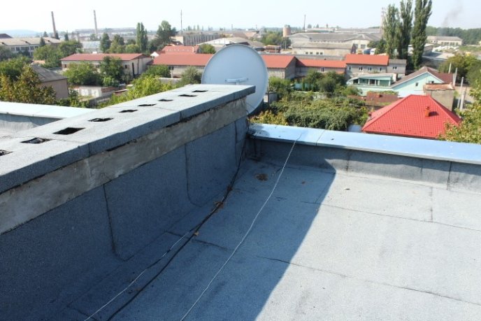 В Мукачеві на семи багатоповерхівках ремонтують дах – 03