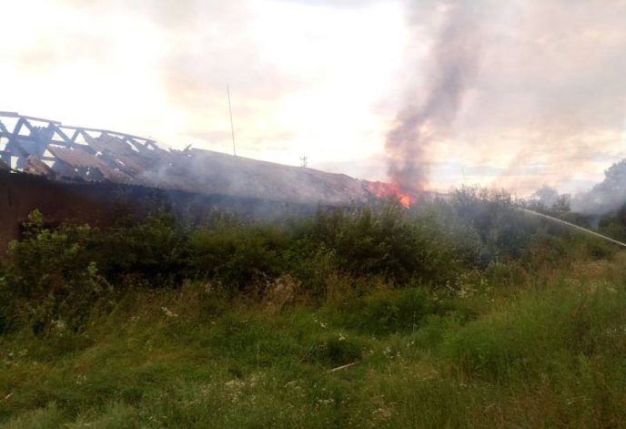 На Перечинщині з невідомої причини загорілась будівля психоневрологічного інтернату – 02