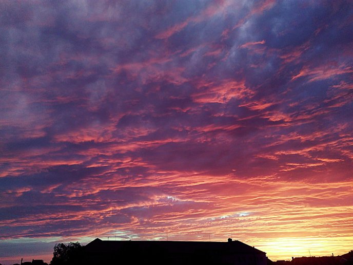 Закарпатці відзняли вражаючі фото заходу сонця – 03