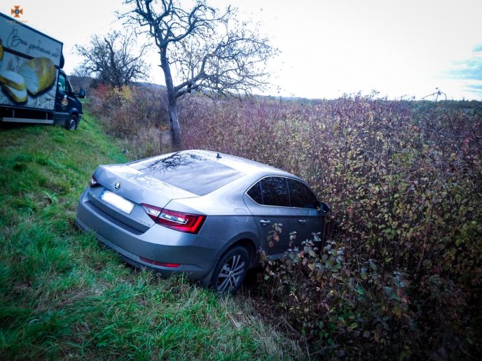 Рятувальники розповіли подробиці ДТП біля села Дунковиця – 02