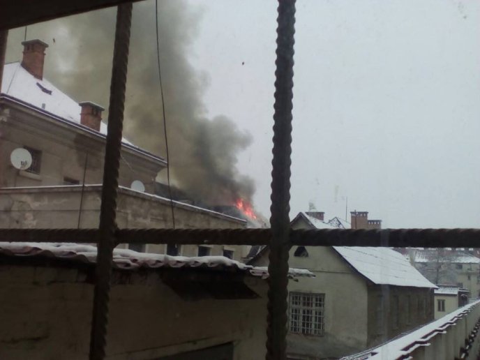 Надзвичайна подія в Ужгороді: горить СІЗО – 07