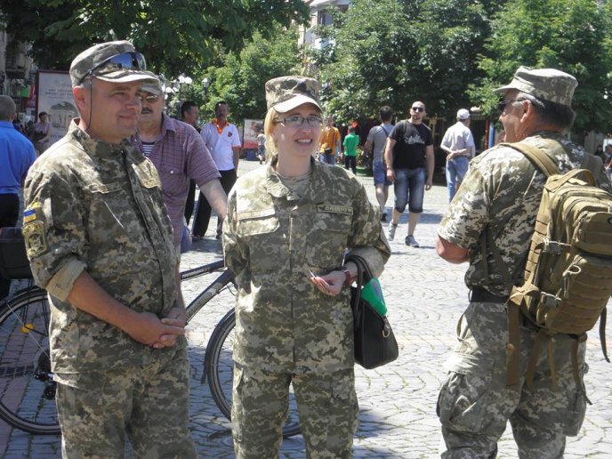 У центрі Мукачева військові 128-ої бригади розповідали про службу в Збройних Силах України – 01 У центрі Мукачева військові 128-ої бригади розповідали про службу в Збройних Силах України – 01