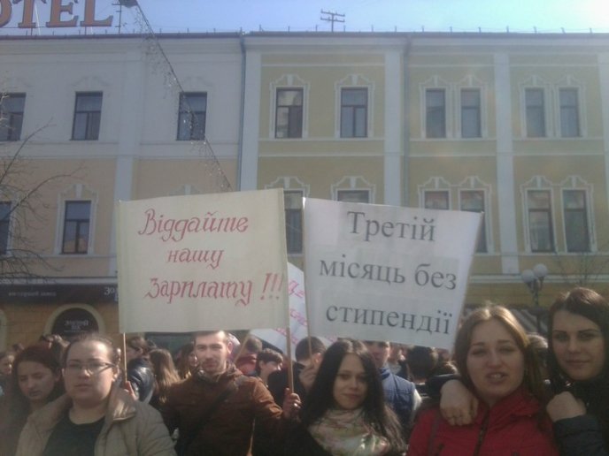 Сесія Мукачівської міської ради проходить під вигуки "Ганьба" та "Депутати для народу" – 03