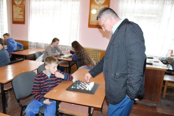 Дубівські школярі опановуватимуть шахову майстерність – 01 Дубівські школярі опановуватимуть шахову майстерність – 01