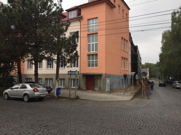 У Мукачеві триває ремонт поліклініки – 04