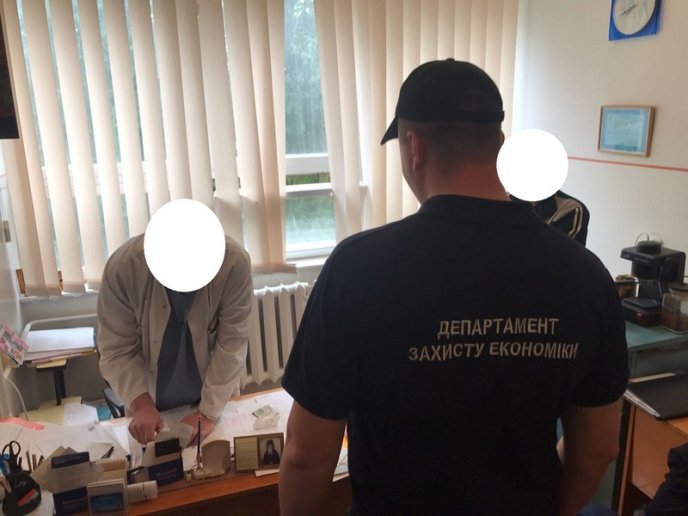 На хабарі викрили завідуючого пологовим відділенням районної лікарні – 03