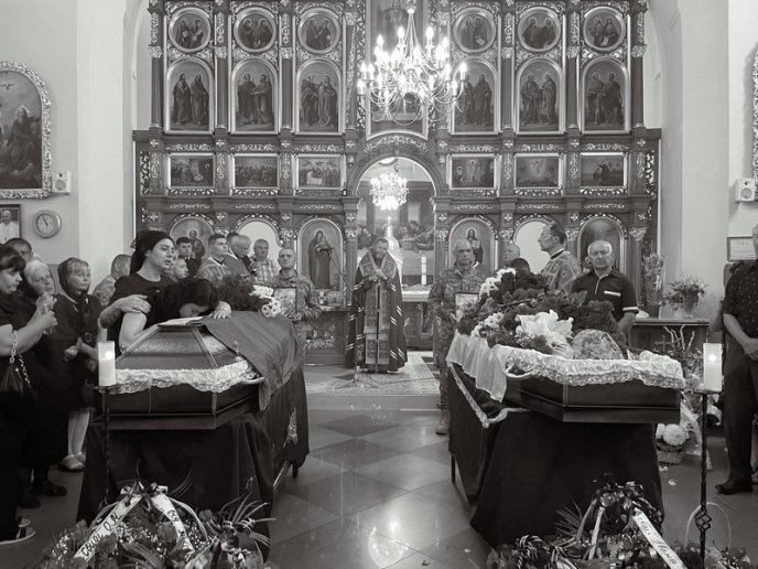 У Мукачеві провели в останню путь двох військових – 06