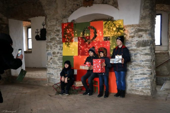 У Чинадієвському замку на дітлахів чекає Святий Миколай – 03 У Чинадієвському замку на дітлахів чекає Святий Миколай – 03