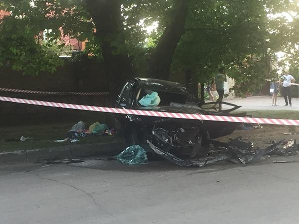 Лікарі не дають жодних прогнозів: в Ужгороді сталася аварія – 04