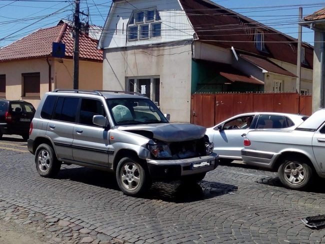 У Мукачеві зіткнулися легковик і мікроавтобус – 07