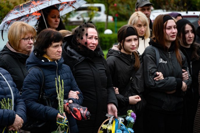 Залишилися дружина та дві доньки: в області поховали Героя – 03