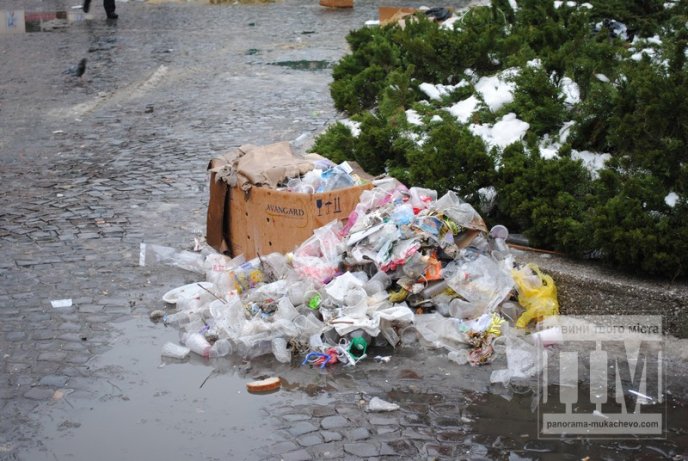 Після фестивалю “Червене вино” залишилось багато яскравих спогадів і … велика купа сміття (ФОТО) – 02 Після фестивалю “Червене вино” залишилось багато яскравих спогадів і … велика купа сміття (ФОТО) – 02
