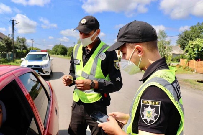 Поліція посилено патрулює автошляхи області – 01