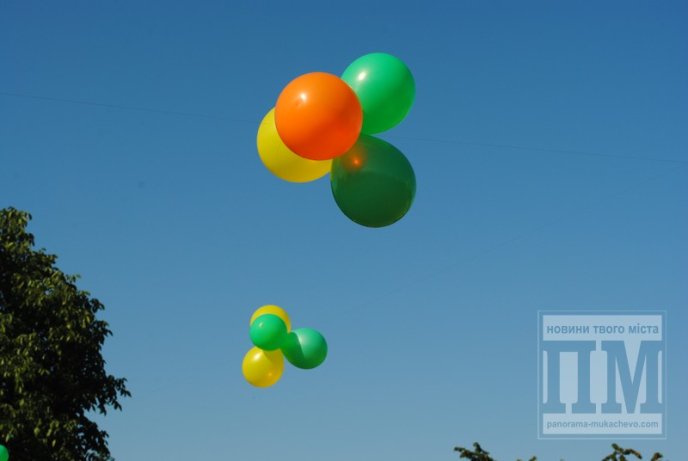 Останній дзвінок відлунав для випускників Мукачівської ЗОШ №6 (ФОТО) – 01