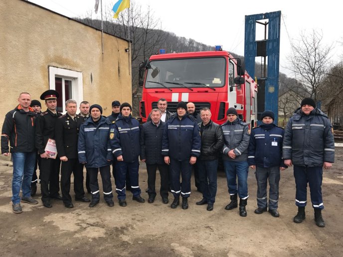 Автопарк перечинських рятувальників поповнився новим пожежним автомобілем – 04