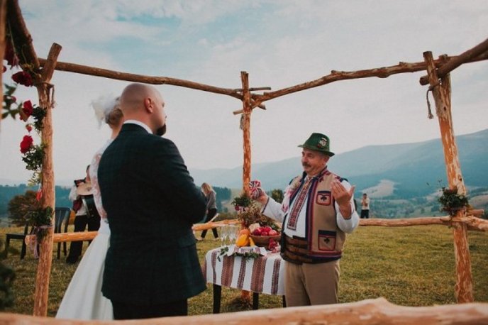 Неймовірне весілля пари з Росії у Карпатах (ФОТО) – 04