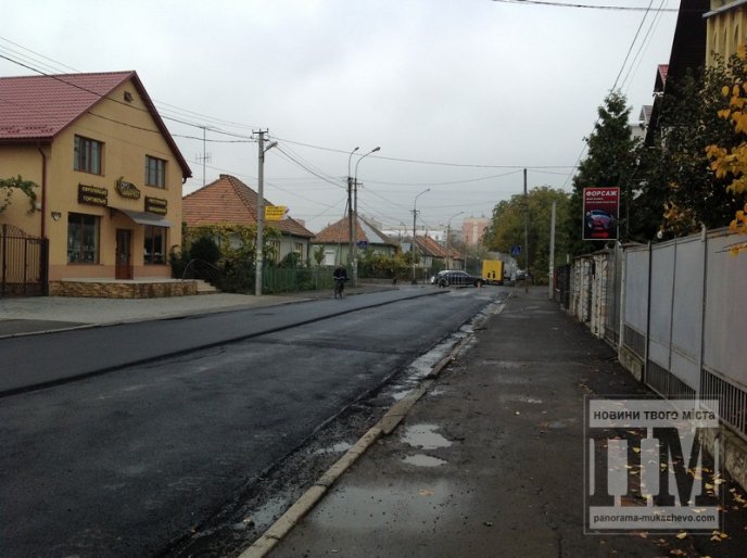 Покращення по-мукачівськи: у місті асфальтують вулицю Данила Галицького (ФОТО) – 08