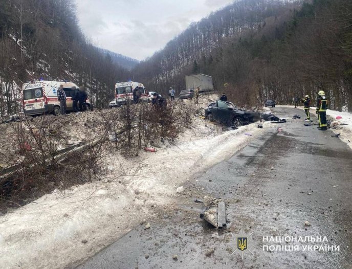 Автотроща на Закарпатті: автівки понівечені, є загиблі – 01