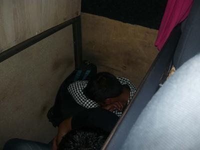 На Закарпатті затримали двох мешканців Івано-Франківщини, які перевозили нелегалів у дерев’яних дошках – 03