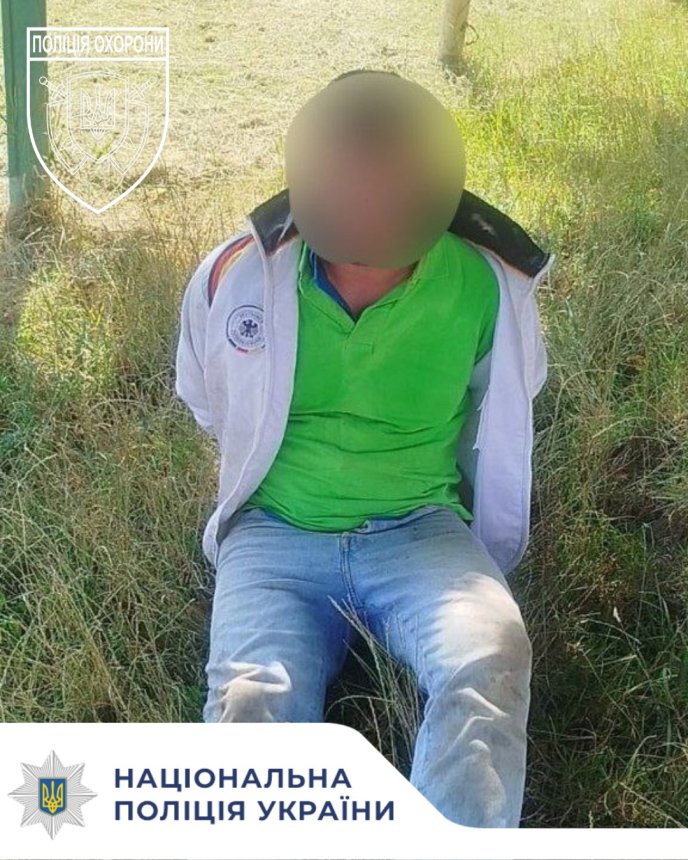 Затримали чоловіка, який побив жінку на території навчального закладу – 01 Чоловік напав на жінку
