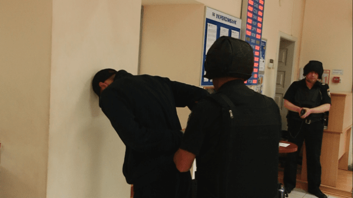 В Ужгороді "пограбували" банк – 06 В Ужгороді "пограбували" банк – 06