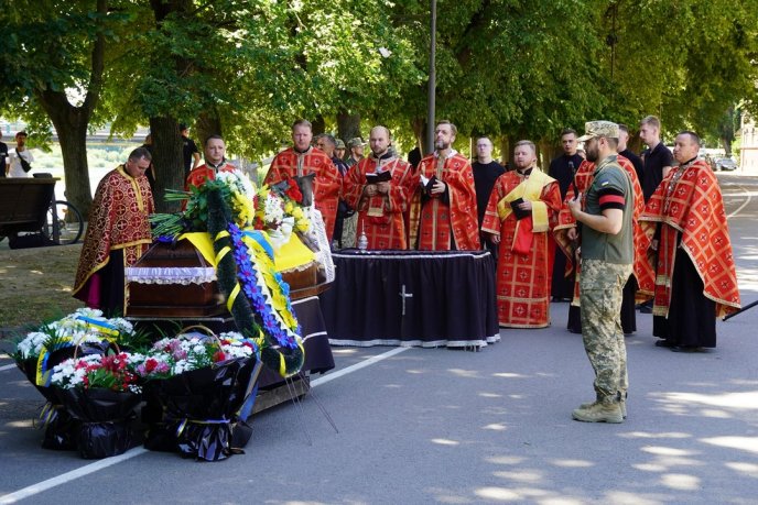 Ужгород попрощався із полеглим 40-річним Героєм – 07