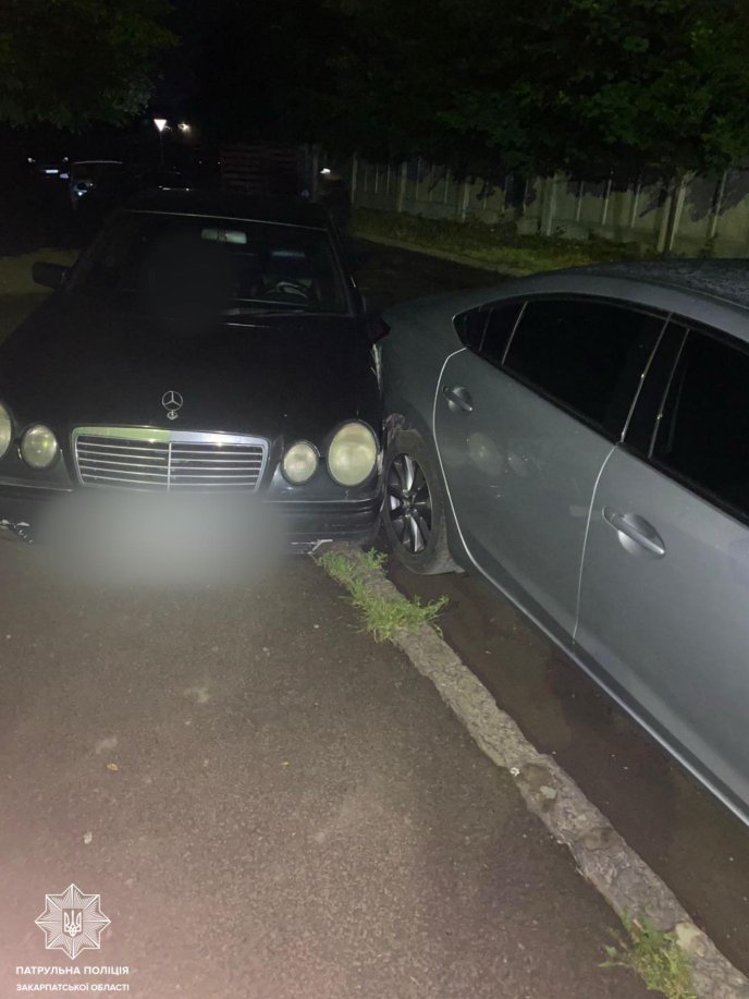 Вночі в Ужгороді водій скоїв аварію і втік – 01 Фото — УПП Закарпатської області
