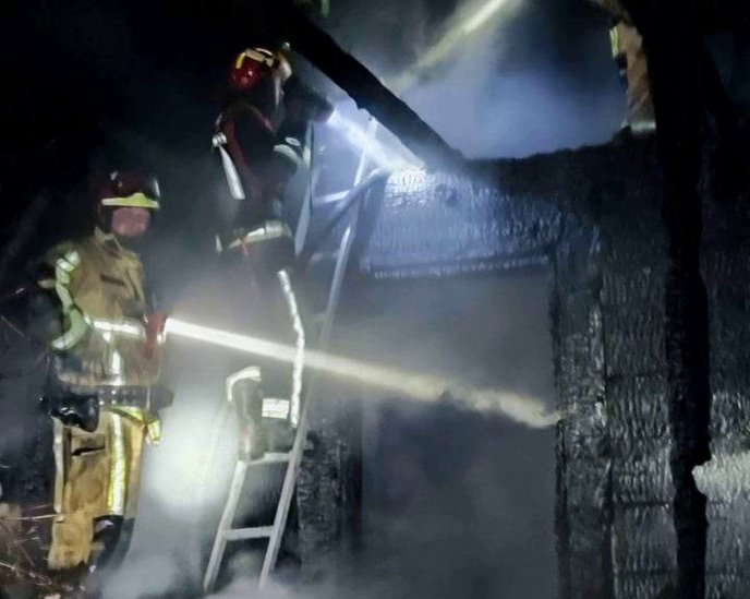 У селищі Солотвино горів будинок – 02