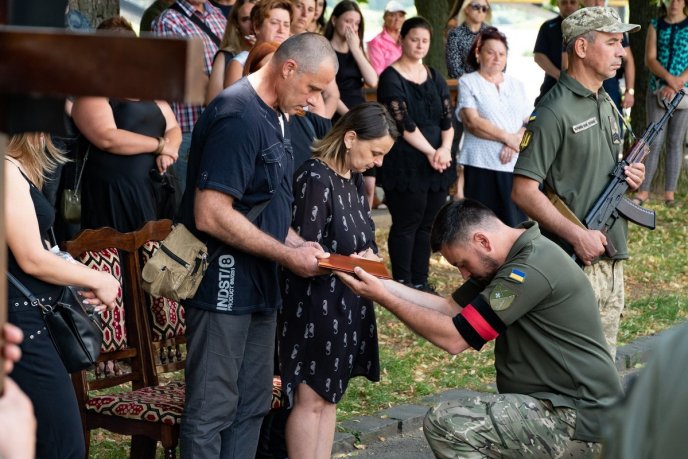 Закарпаття провело в останню путь військового, який із перших днів війни захищав Україну – 04 Закарпаття провело в останню путь військового, який із перших днів війни захищав Україну – 04